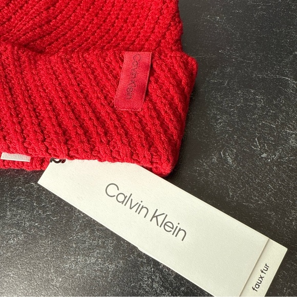 CALVIN KLEIN Women’s Textured Faux Fur Pom Pom Red/black Beanie NWT $58 - Picture 6 of 13